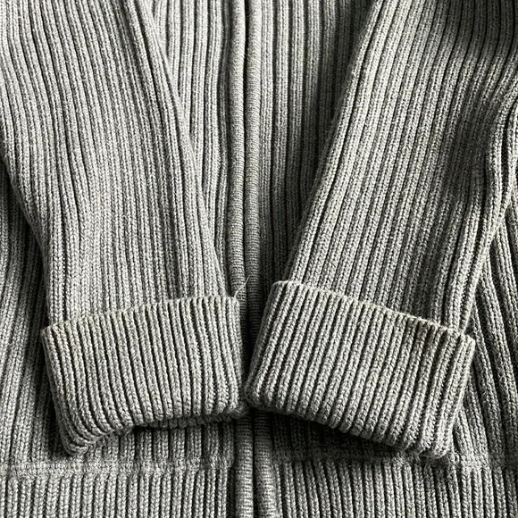 H & M Sweater - Picture 3 of 14